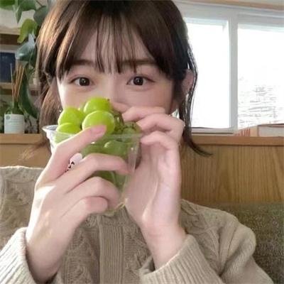 与一位女士合影